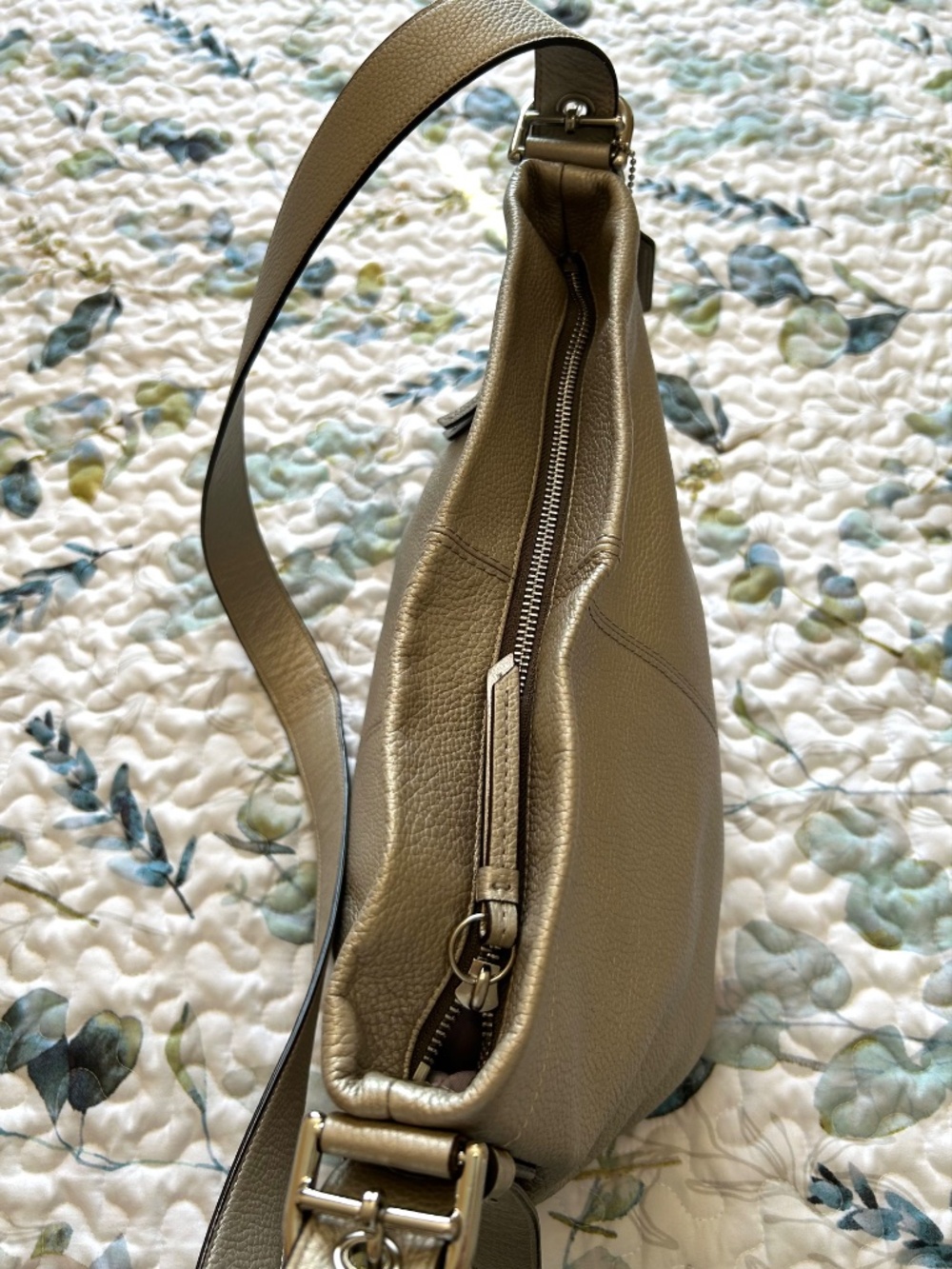 LikeNew Coach Soho Brooke Pebbled Leather Duffle/Hobo Bag #F15064 Metallic Taupe - Picture 9 of 14